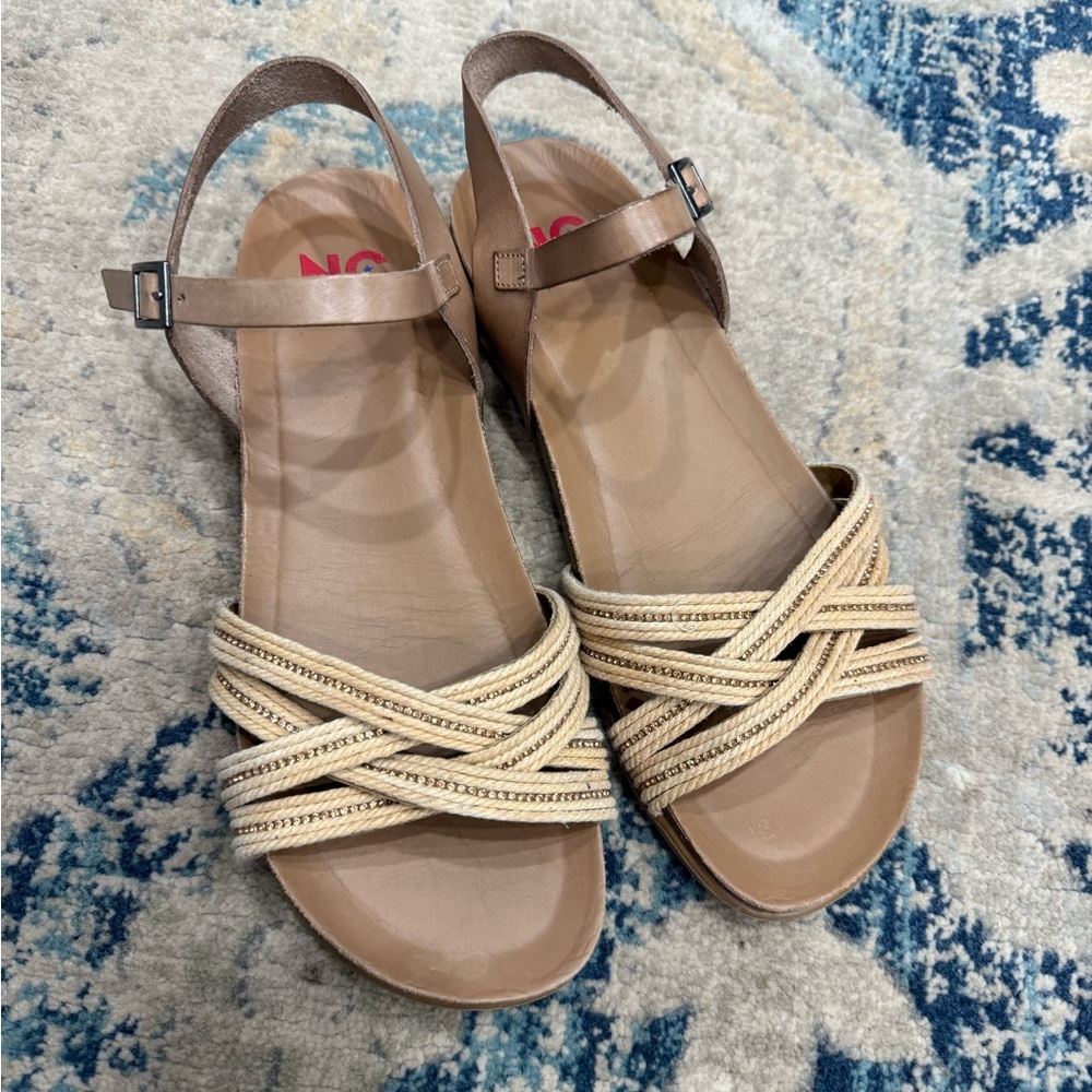 National Comfort Porto Sandal
Women's Tan and Cream Sandals